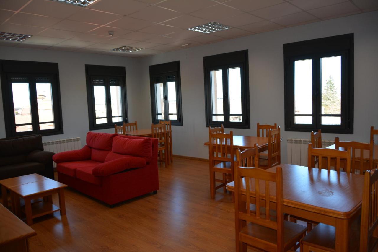 Albergue Villa Нава-де-ла-Асунсьон Экстерьер фото